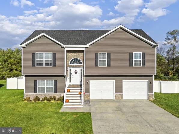 61 Invasion Ct, Bunker Hill, WV 25413