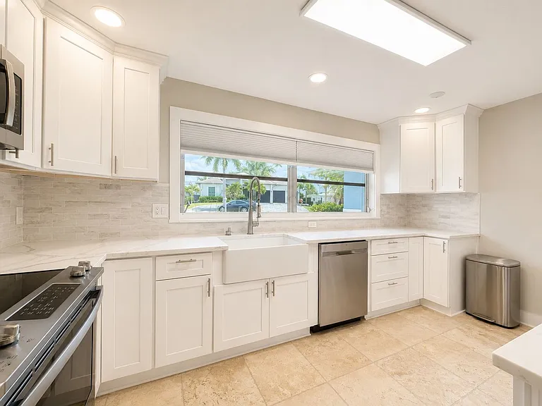 912 Dolphin Dr — Photo 18