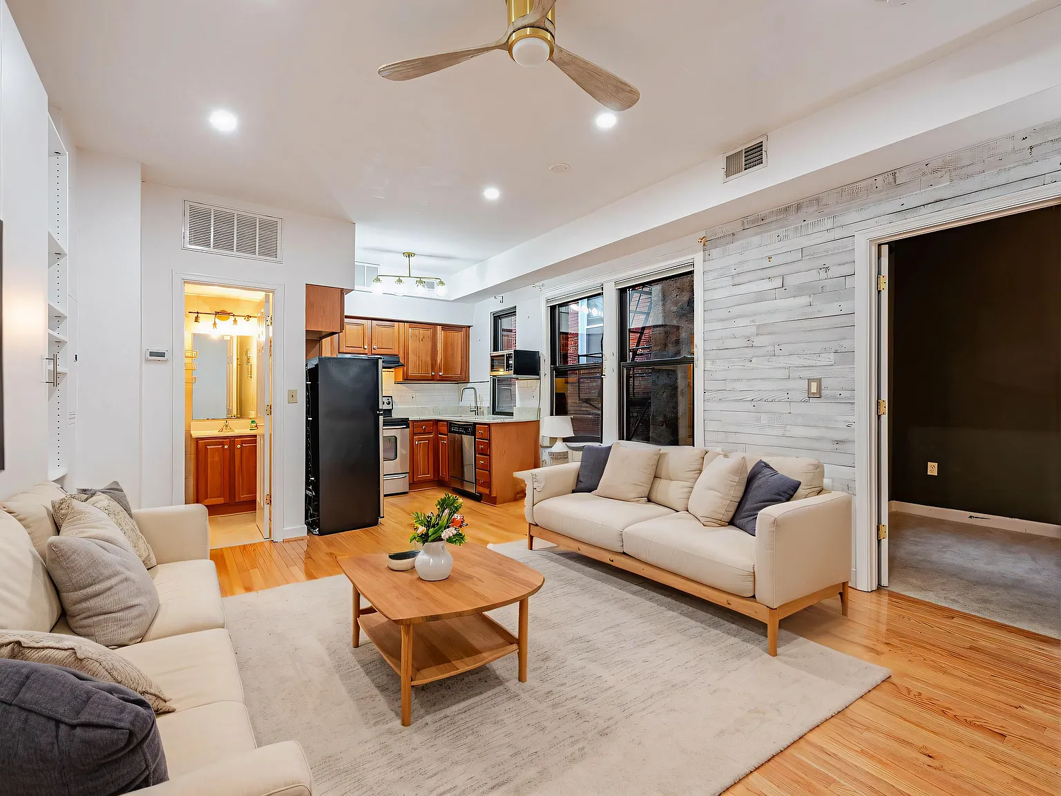 1321 Fairmont St NW — Photo 2