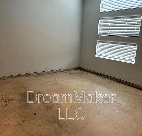 916 Flowers Dr — Photo 18