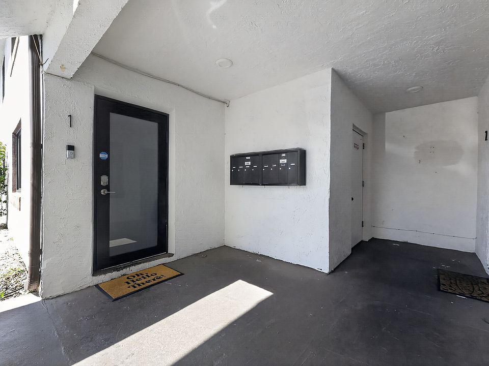 1st image of 200 NW 25th St APT 1