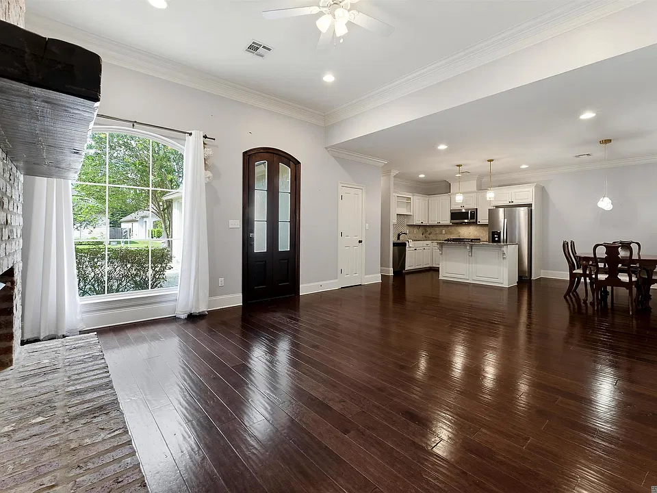 747 Portula Ave
