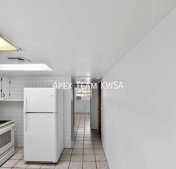 3919 E Lind Rd #1 — Photo 6