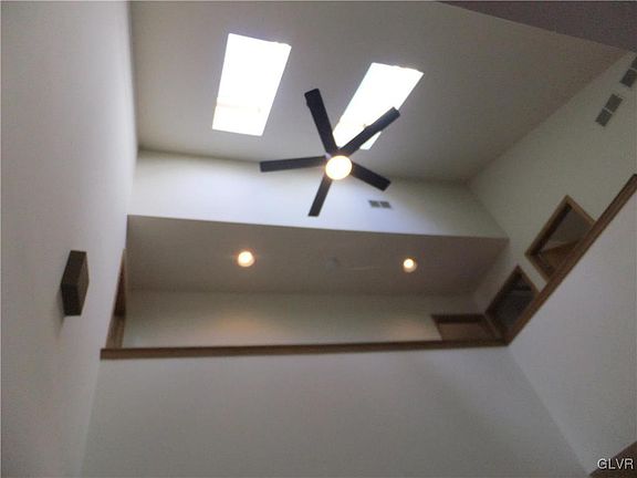 5th image of 7023 Versailles Sq E