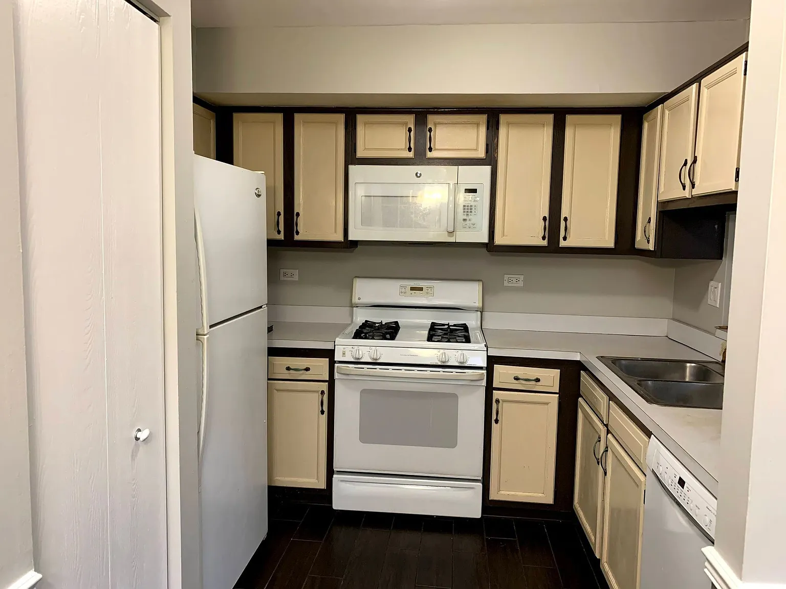 3 bed, 2.5 bath, 1640 sqft, $2,700 — Photo 2