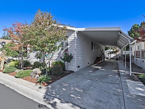 2nd image of 27 Chestnut Ct #27