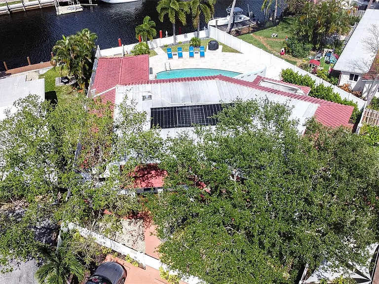 1240 SW 13th Cir — Photo 48