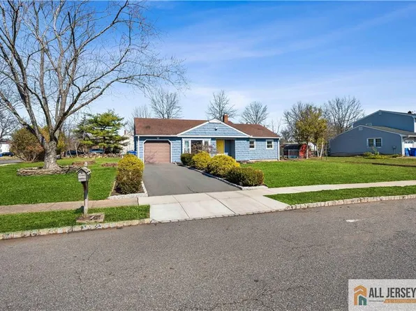 10 Wilkens Dr, Piscataway, NJ 08854