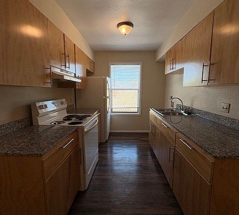 2nd image of 1608 Sam Houston Dr #H-10
