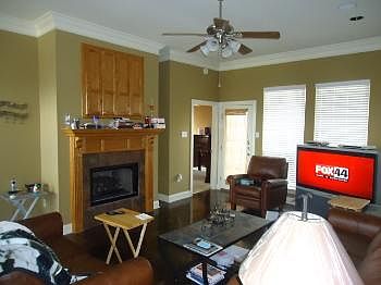 3rd image of 6751 Woodside Dr