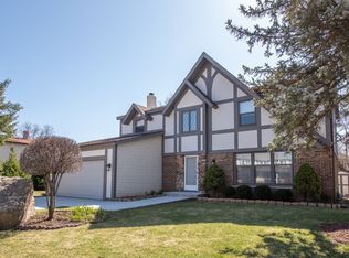 1115 W Keating Dr, Arlington Heights, IL 60005
