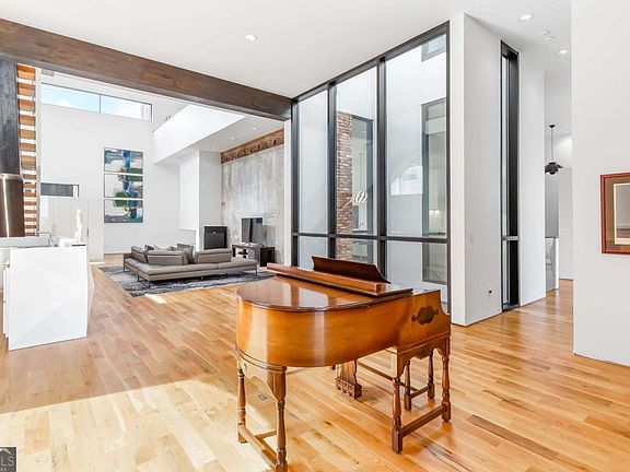 2nd image of 23 Perry St