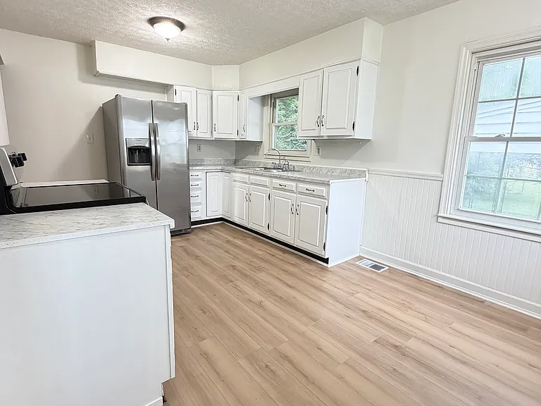 2624 Ferncliff Ave — Photo 3