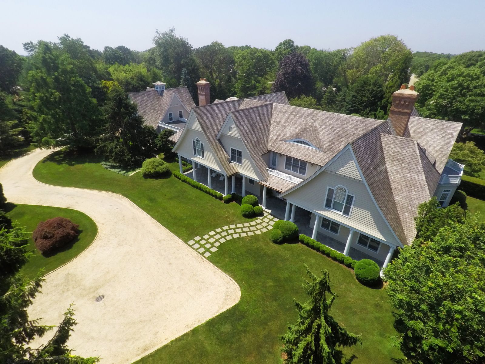 8 Jericho Ln, East Hampton, NY 11937 Out East