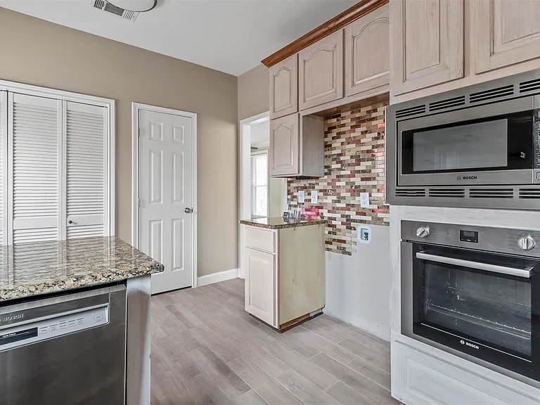1110 Carrington Ct — Photo 10