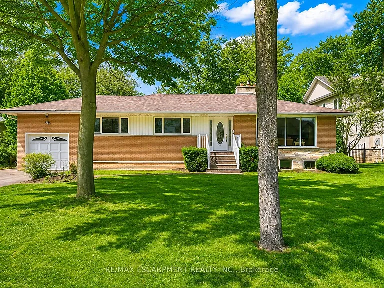 1546 Lorne Wood Rd — Photo 2