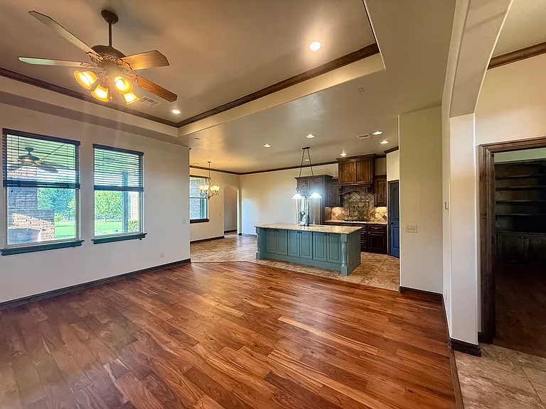 2114 Savona Ln — Photo 8