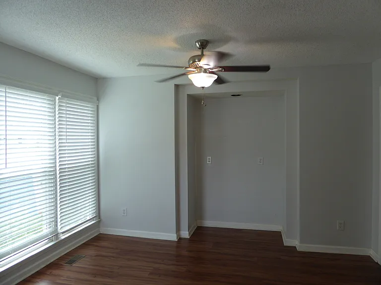 2333 Declaration Dr — Photo 4