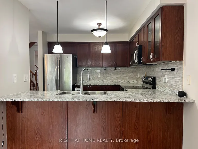 39 Golden Iris Cres — Photo 18