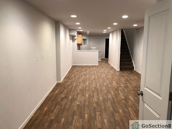 3rd image of 6007 Lansdowne Ave #1
