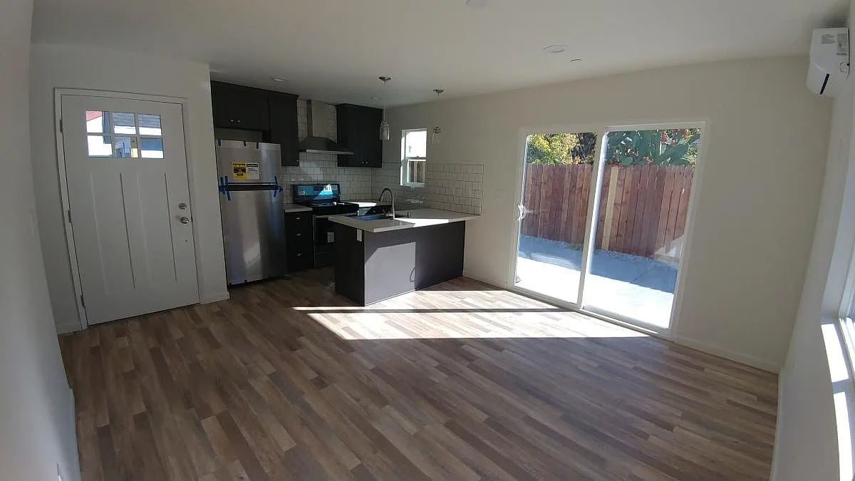 10832 Odell Ave — Photo 3