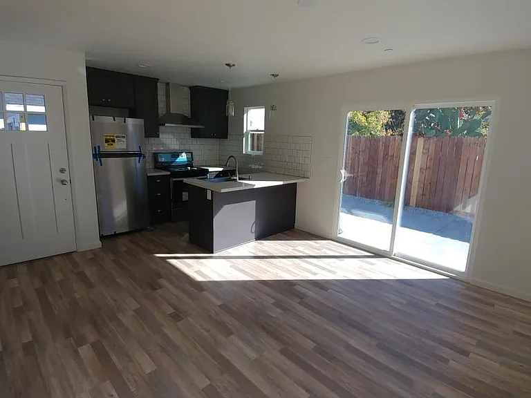 10832 Odell Ave — Photo 3