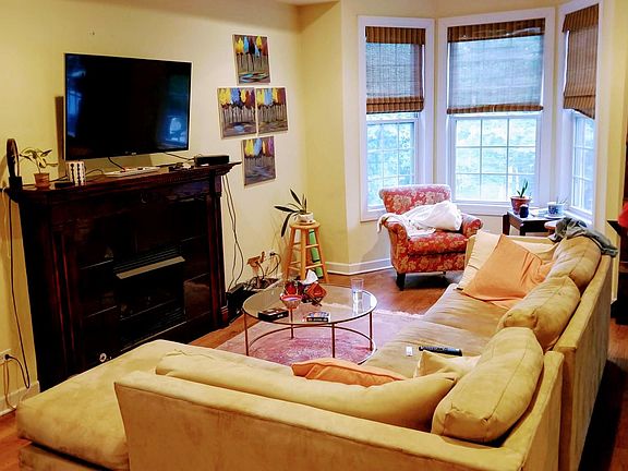 2nd image of 1452 W School St #3A