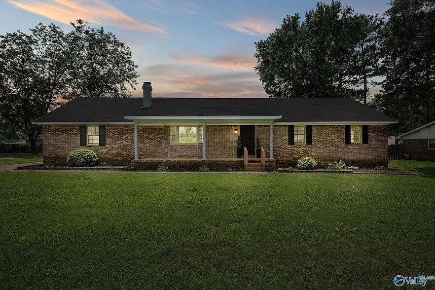 3 bed, 2100 sqft, $1,800 — Photo 1
