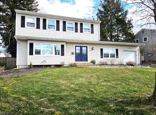 17 Surrey Rd, Somerset, NJ 08873