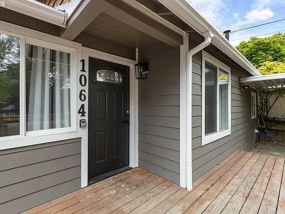 4th image of 1064 NE Knoll Ave