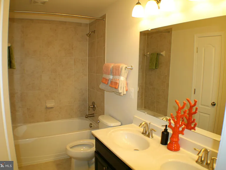 1610 Sun High Ter — Photo 20