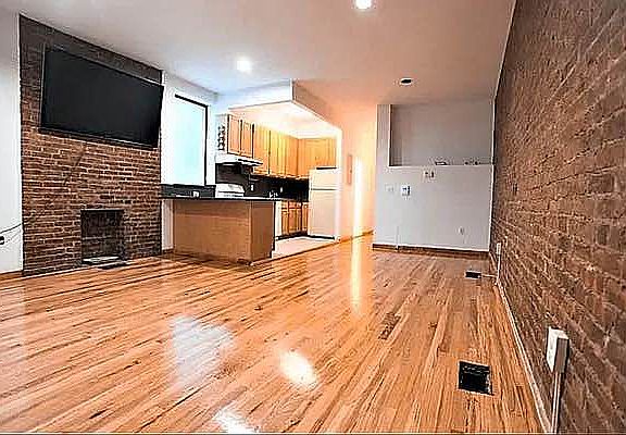5th image of 210 E 14th St APT 1