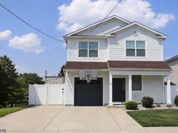 22 Larch St, Carteret Boro, NJ 07008