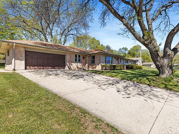 2nd image of 575 Kenmar ROAD
