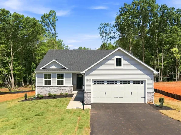 76 Overlook Dr, Lynchburg, VA 24504