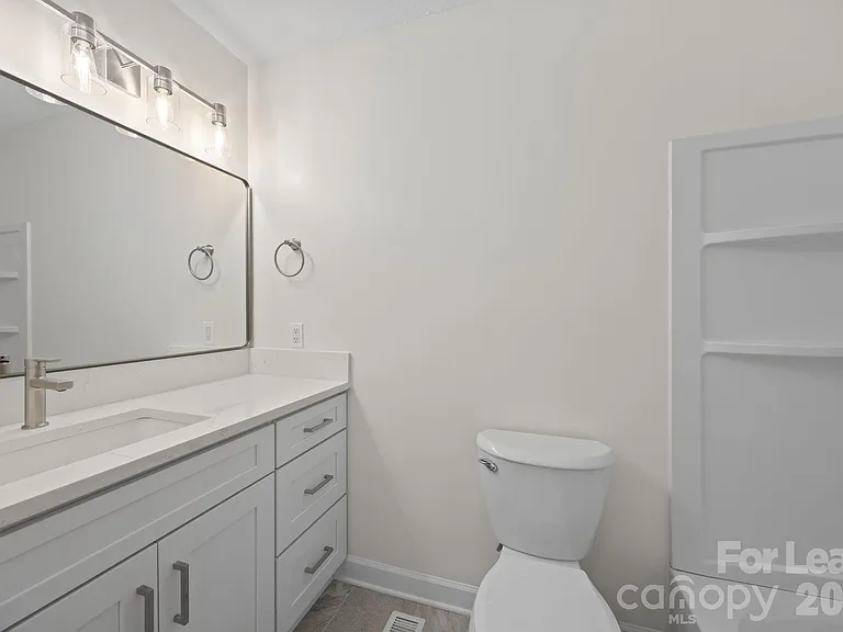 1502 Cloverdale Ln — Photo 11