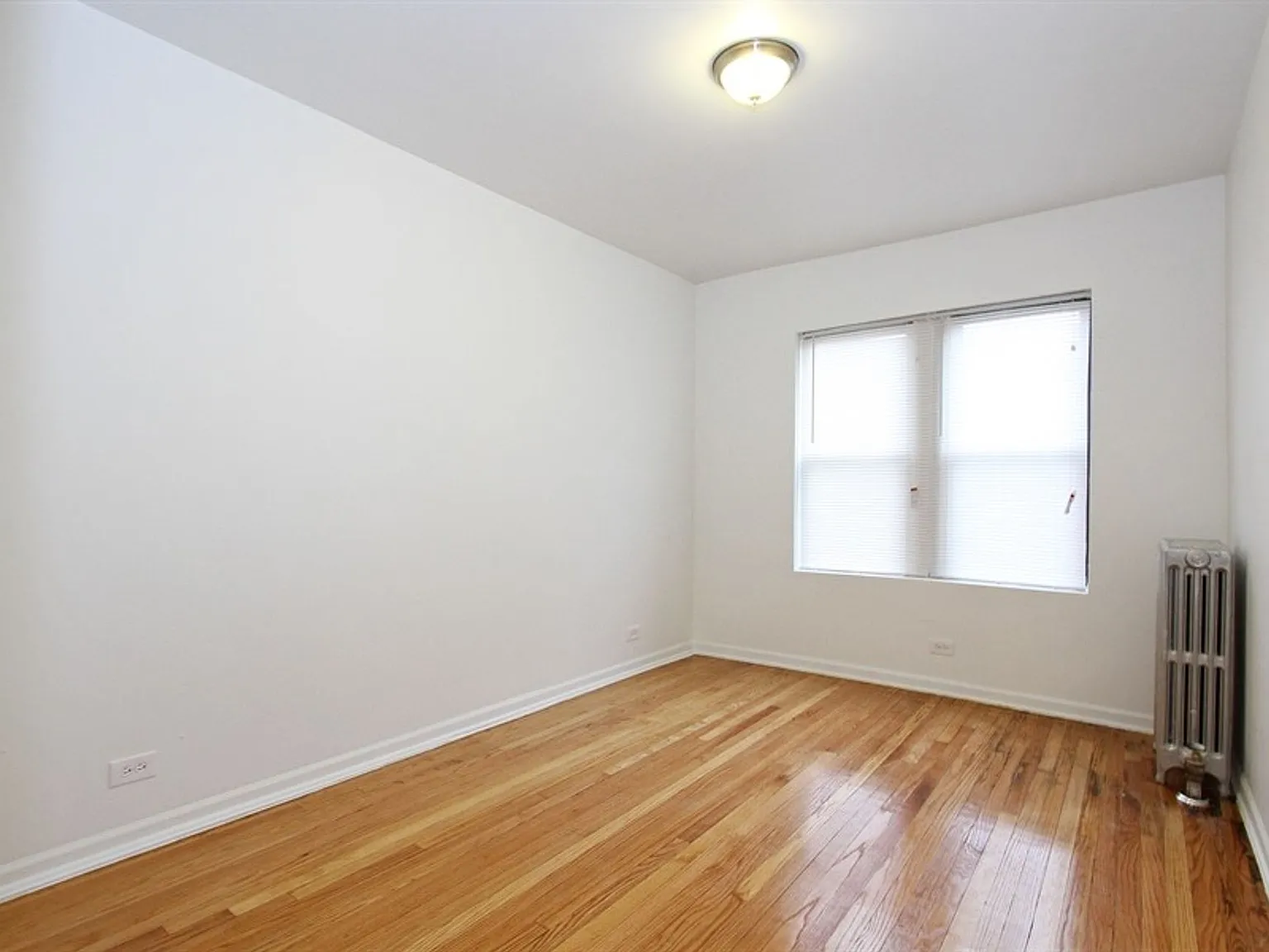 7653 S Loomis — Photo 2