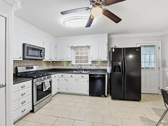 5th image of 180 Creeks Bend Dr