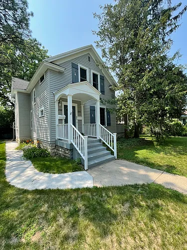 1724 Cameron Ave, La Crosse, WI 54601 HotPads