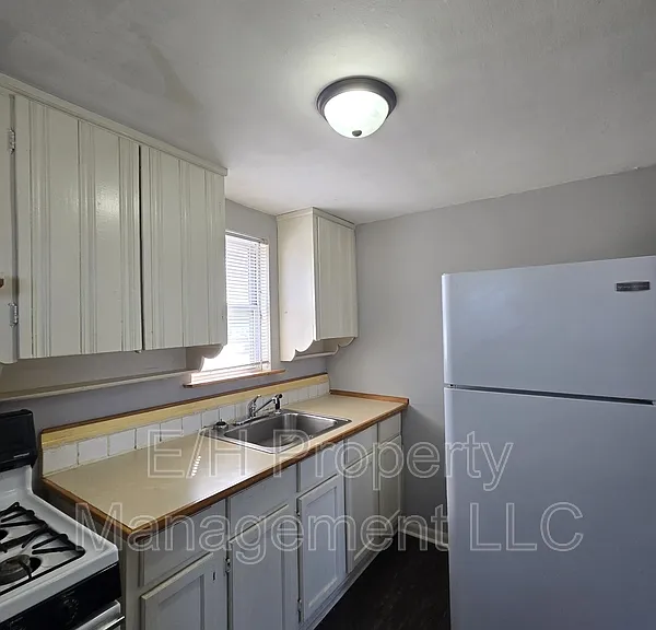 938 N Broadway Ave #1 — Photo 4