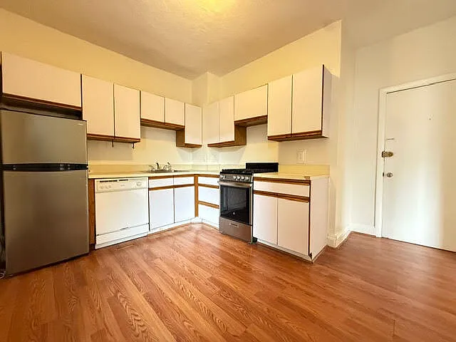 Studio, 1.0 bath, 328 sqft, $2,000 — Photo 2
