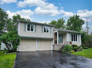 55 Heather Dale Chase, Henrietta, NY 14467