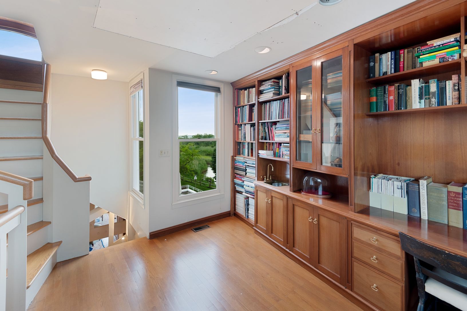  Loft/Sitting Area