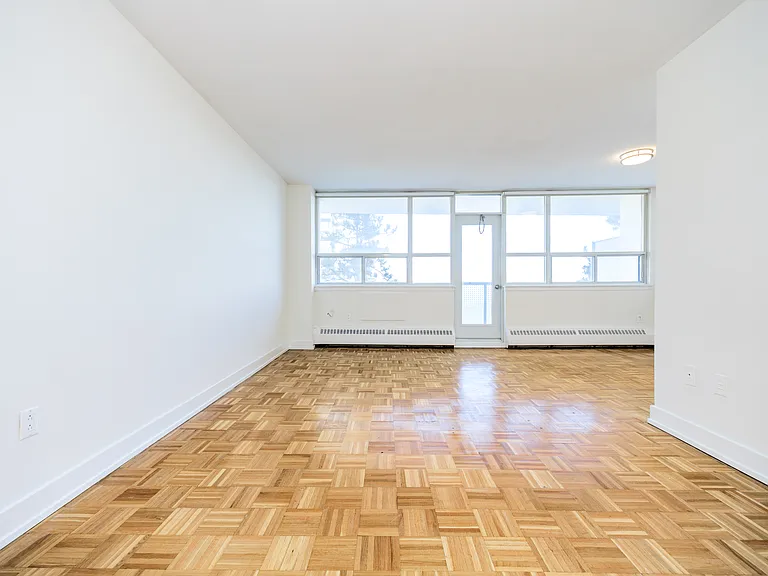 33 Erskine Ave — Photo 29