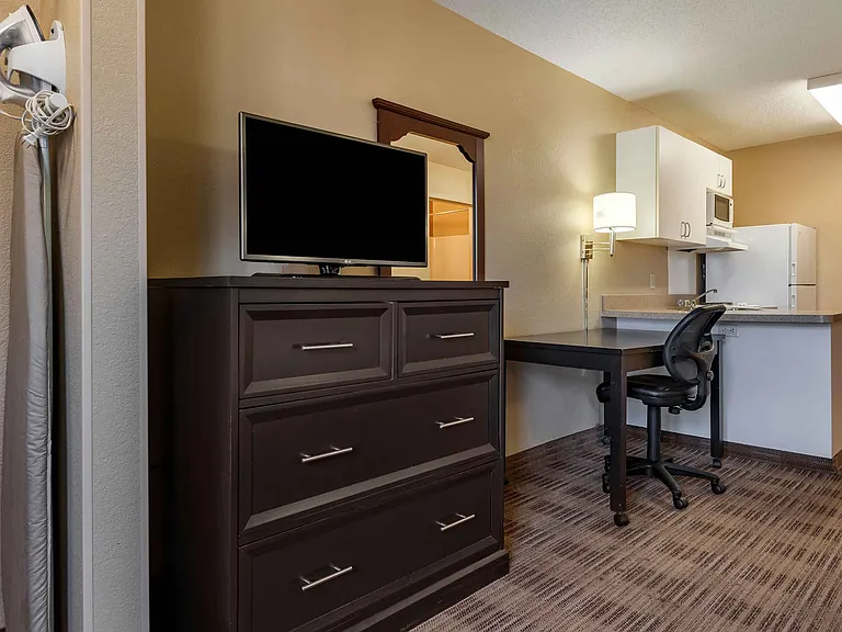 Studio Suite - 1 Queen Bed