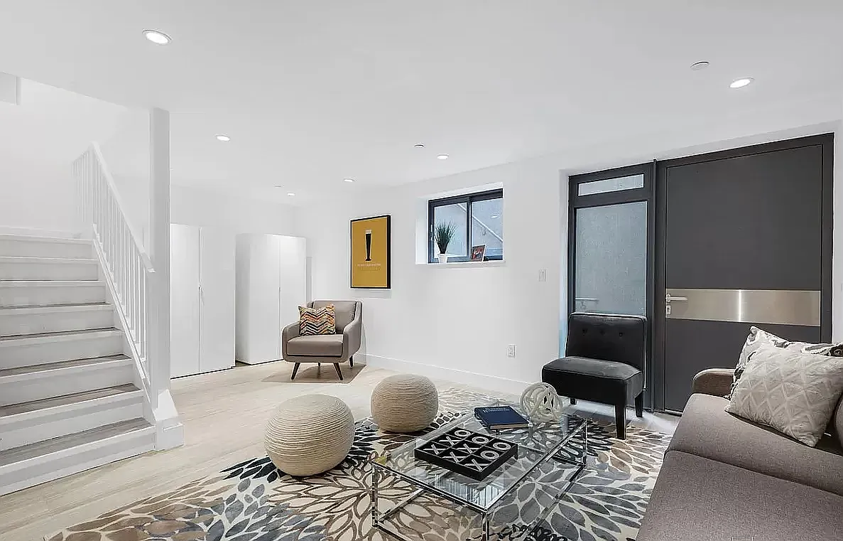 42-83 Hunter Street — Photo 3