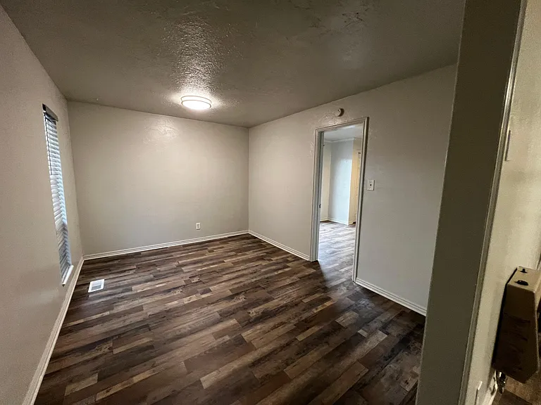 423 N Main St — Photo 10