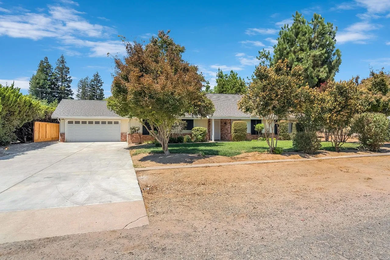 4 bed, 2034 sqft, $3,200 — Photo 1