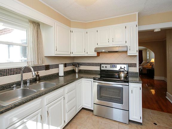 3rd image of 3404 Oakland Dr
