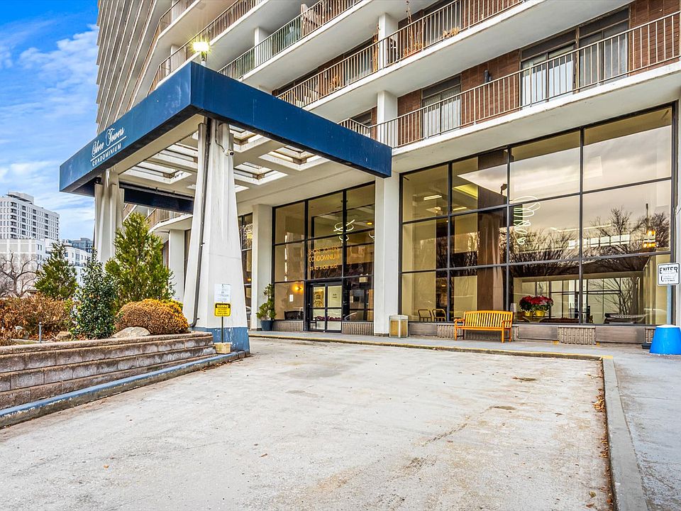 1st image of 25-40 Shore Blvd Penthouse 19E